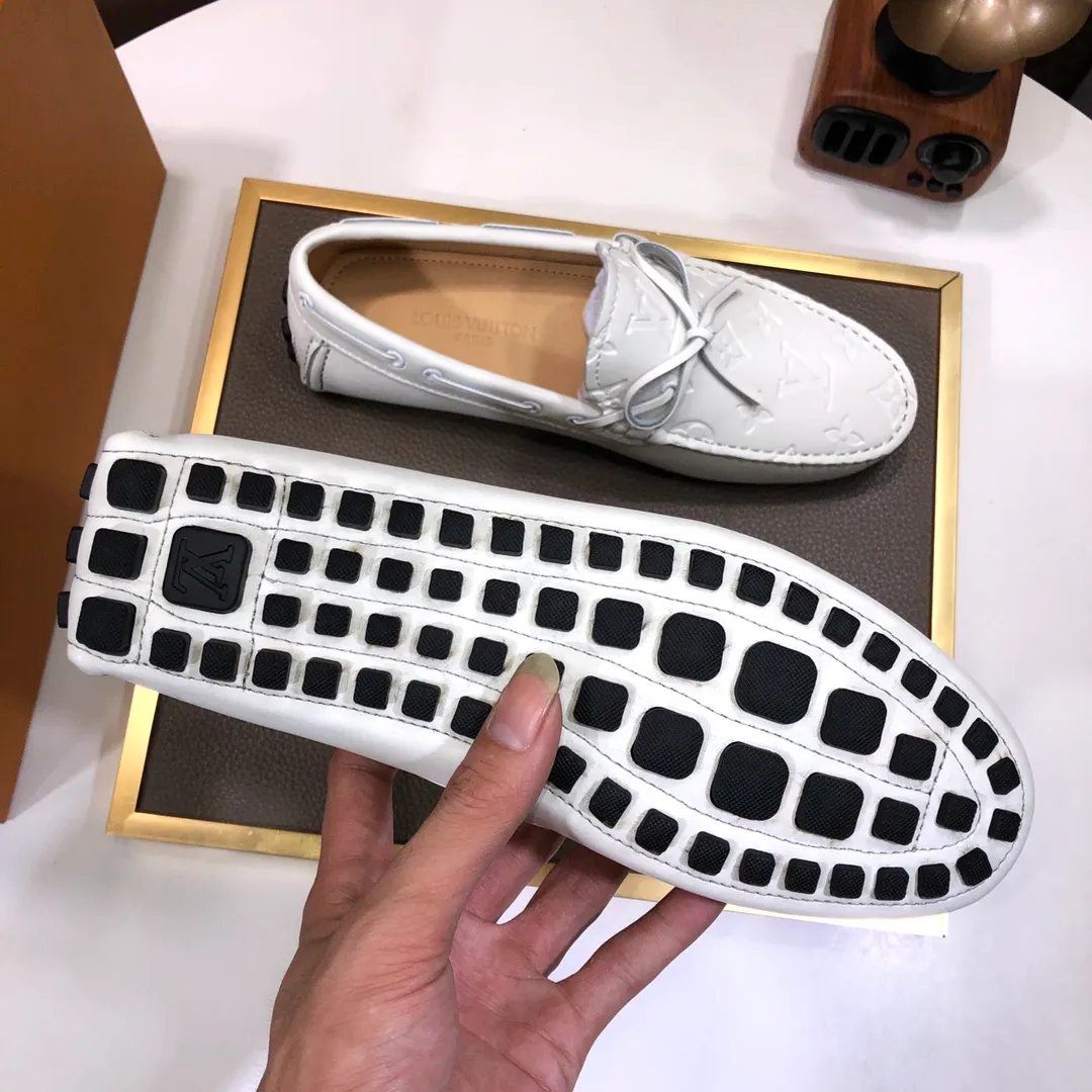Men's men's shoes 💰420💰 [LV Doudou Shoes] (sheepskin lining) new model is on the market, available on the official website. The new Doudou shoes are processed into single-color materials, and the uppers are made of imported cowhide material. The body of the shoe is fully hemmed with mark thread, and is lined with imported original cowhide leather. The elegant shoe shape is super suitable for all-matching, and the size is 38-44.
